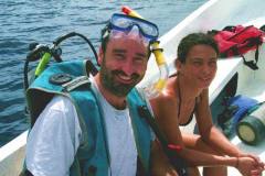 divers-on-surface-interval